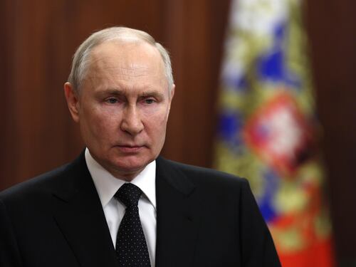Putin parla alla nazione: "Pugnalati alle spalle. Traditori saranno puniti"