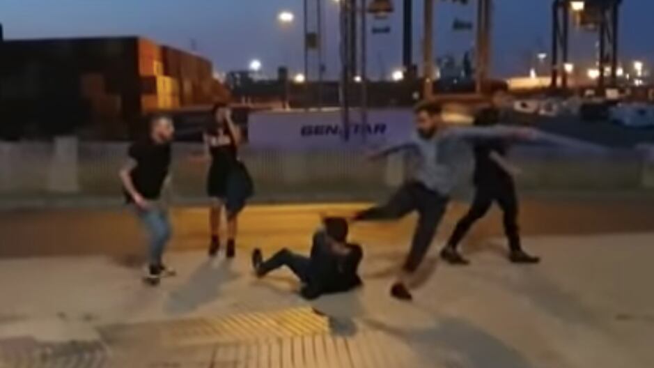 Cadice, la lite e poi le botte: "L'abbiamo fatto per difenderci"