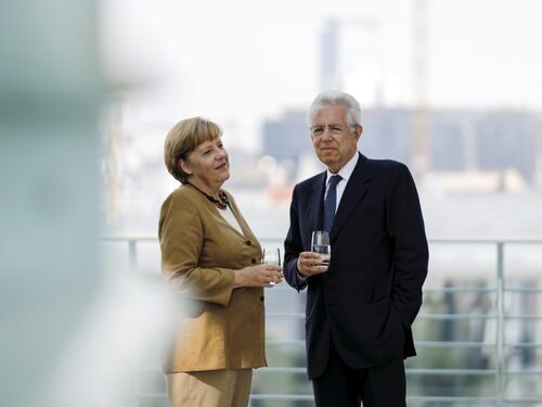 Quando la Merkel disse ai suoi: "Mi adopero perché in Italia non cambi la linea politica"