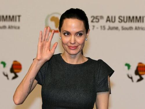 Angelina Jolie pesa 37 kg, Brad Pitt lancia ultimatum