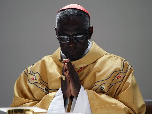 L’allarme del cardinal Sarah: “La dottrina non evolve, basta salti”