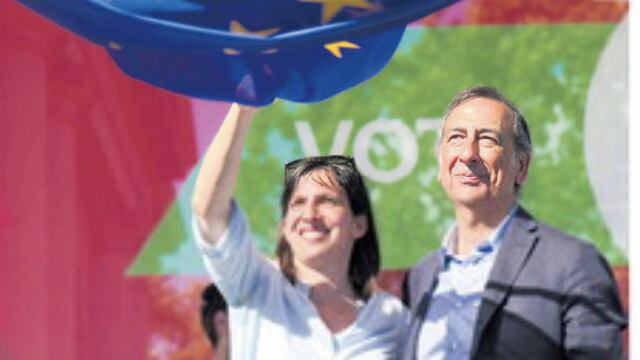 Sala-Schlein in piazza. Ma Pisapia vota "Sì" e mette (più) in crisi il Pd