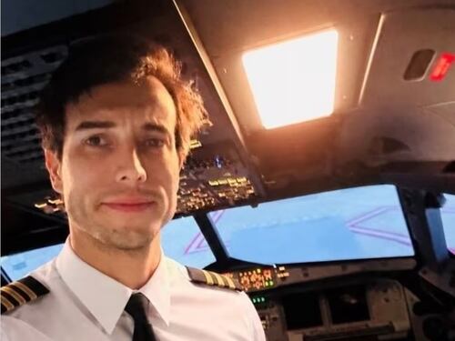 "Sai cosa fare": il salto nel vuoto dell'istruttore e l'atterraggio d'emergenza di un'allieva di 22 anni