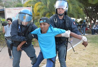 Ventimiglia, sgomberati gli immigrati al confine 8