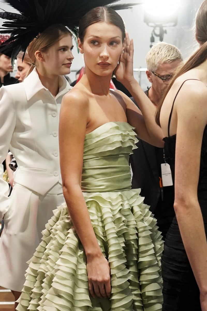 Bella Hadid sexy in passerella, foto 6