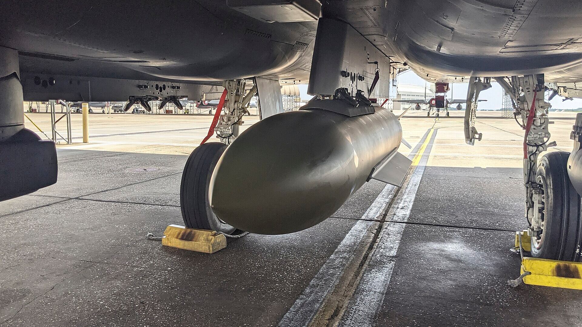 Gli Usa preparano la nuova superbomba anti-bunker: come è fatta la GBU-76