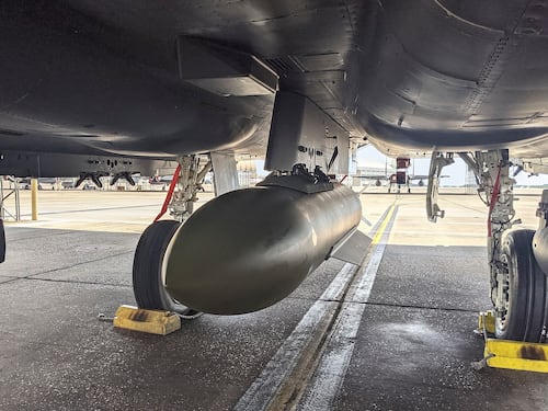 Gli Usa preparano la nuova superbomba anti-bunker: come è fatta la GBU-76