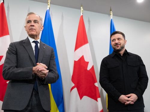 Zelensky sente i leader Ue. Meloni: "Serve tra Ue, Ucraina e Usa". Putin: "Se Kiev non pone fine a guerra lo faremo con la forza"