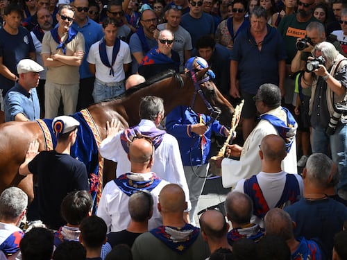 Palio di Siena senza tempo: vince il Nicchio con Tittia, il “Leo Messi” dei fantini