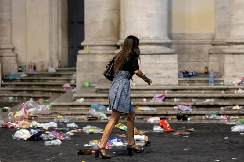 Vandalizzata Piazza del Popolo dai tifosi spagnoli del Betis Siviglia 7