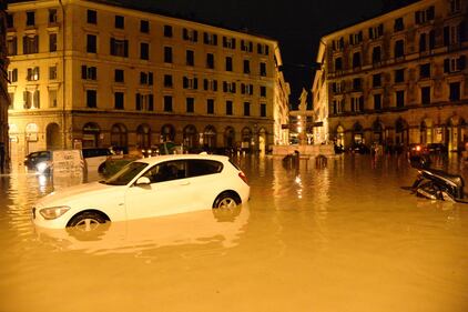 Alluvione a Genova: allagamenti, blackout, scuole chiuse 7