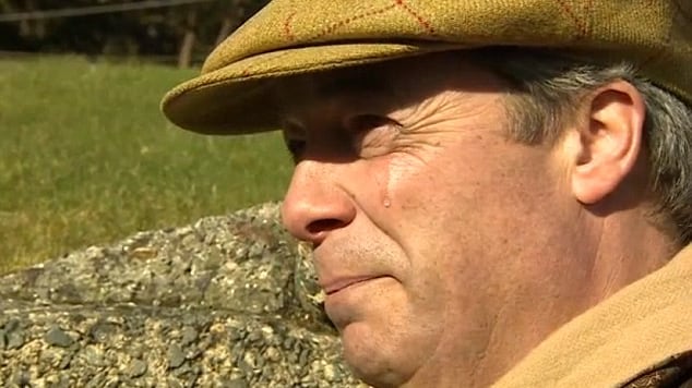 Farage in lacrime alla Bbc: "Bullismo contro i miei figli per il mio impegno politico"