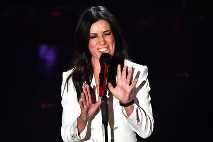Sanremo 2019: il décolleté di Paola Turci 2