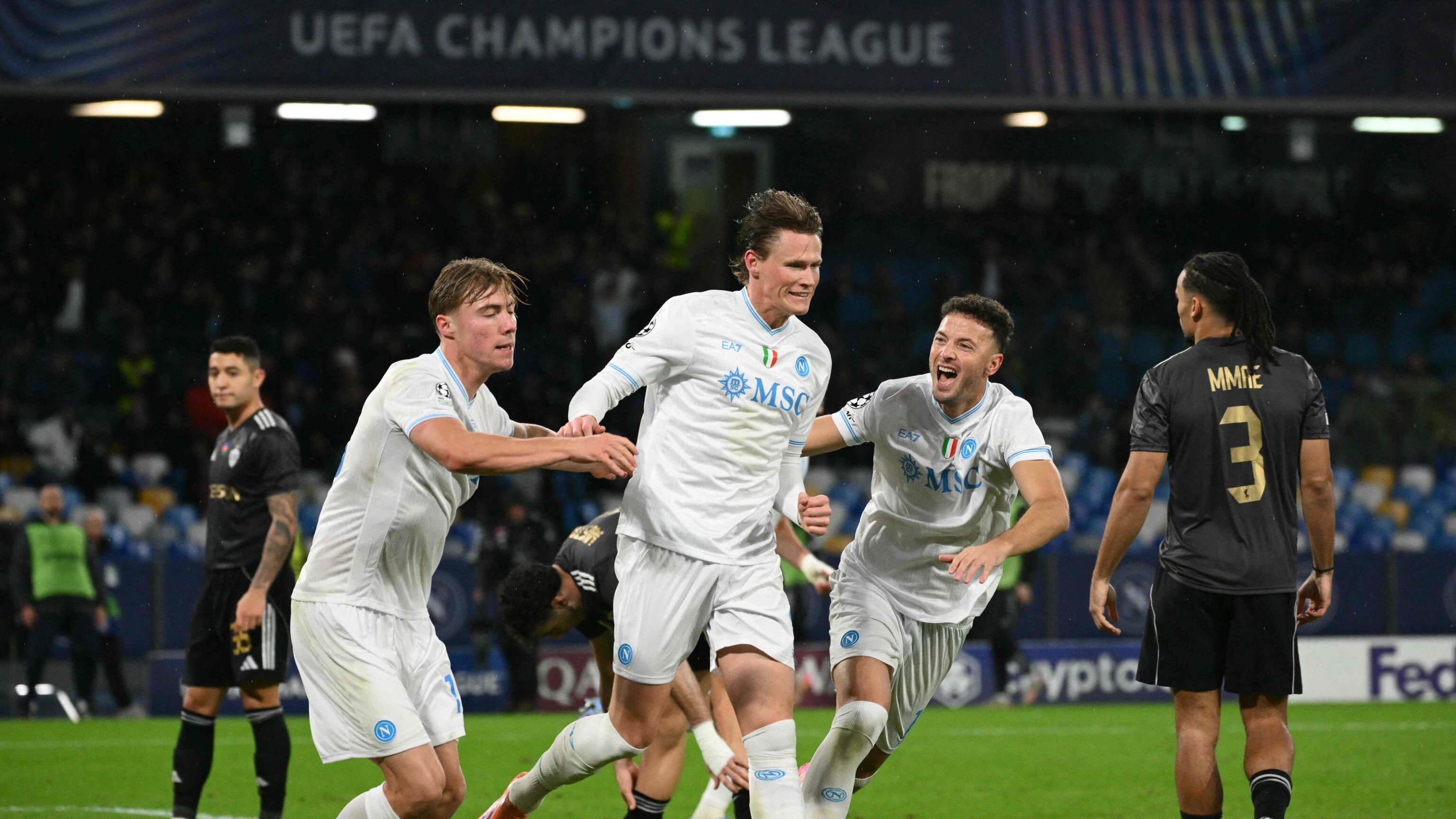 Super McTominay celebra Maradona