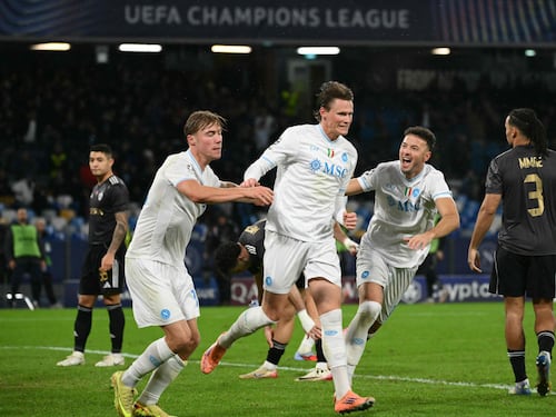 Super McTominay celebra Maradona