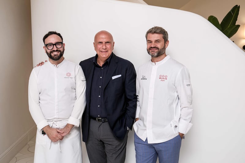 Da sinistra lo chef Vincenzo Russo, il titolare Pietro Irollo de Lutiis ed Enrico Bartolini
