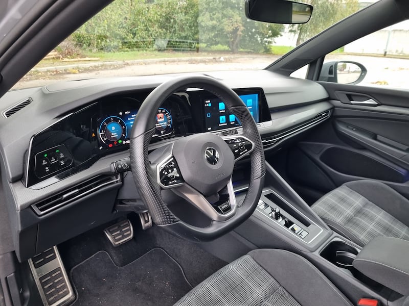 Volkswagen Golf GTD: guarda la gallery della compatta sportiva diesel 19