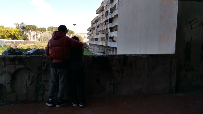 Scampia, al via l'abbattimento della vela verde 4