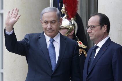 L'abbraccio a Parigi dei leader mondiali 10