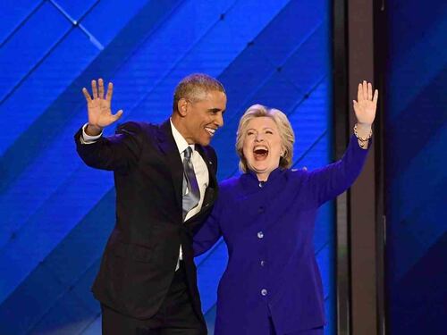 Obama incorona Hillary: "Lei meglio di me e Bill"