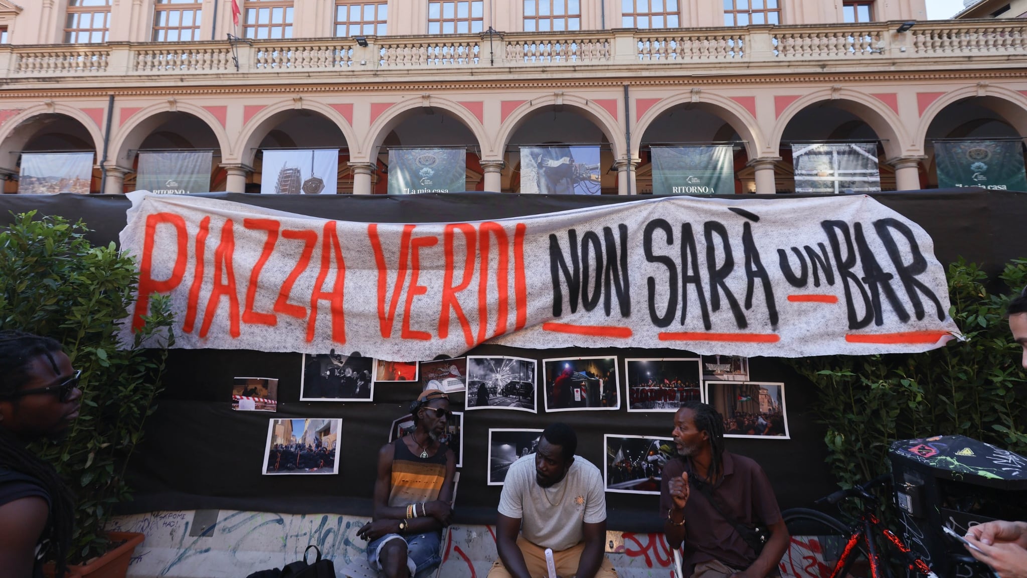 “La piazza è nostra”. Bologna ancora ostaggio dei collettivi violenti
