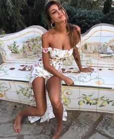 Cristina Buccino, scollatura hot in vacanza 14