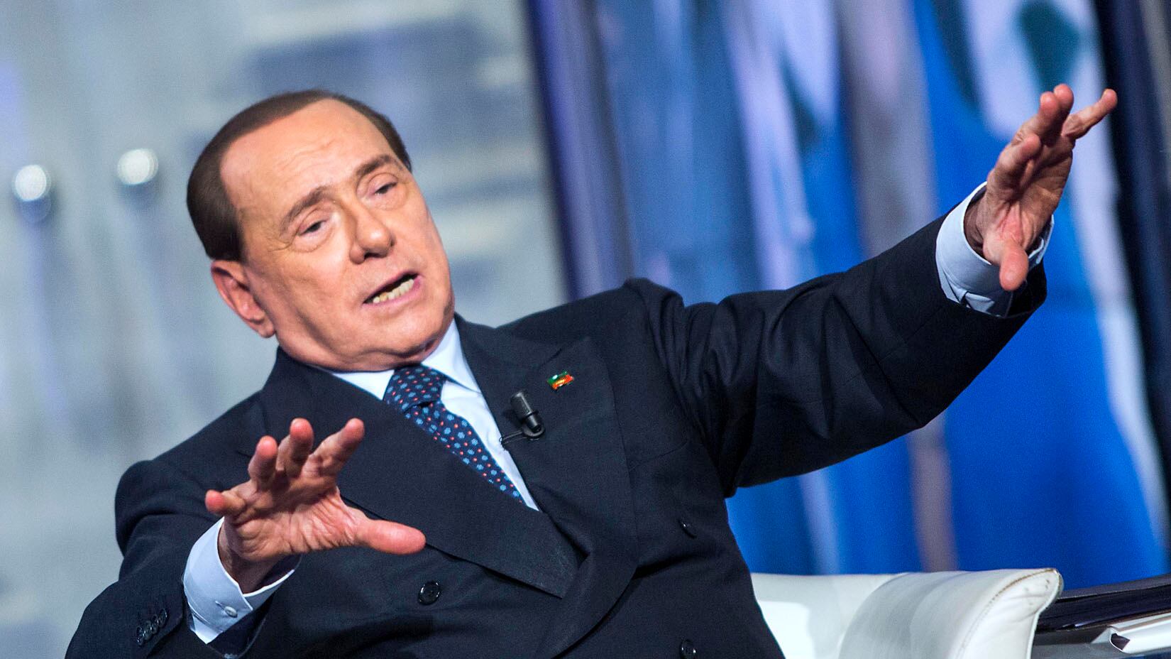 Vietato parlare dei giudici. Berlusconi richiamato per le frasi dette a Napoli