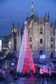 Tripudio di luci per l'accensione dell'albero di Natale in piazza del Duomo 2