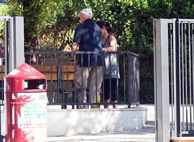 Priebke a spasso per Roma con la badante e la scorta 2