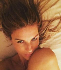 Martina Colombari, risveglio senza trucco sui social  7