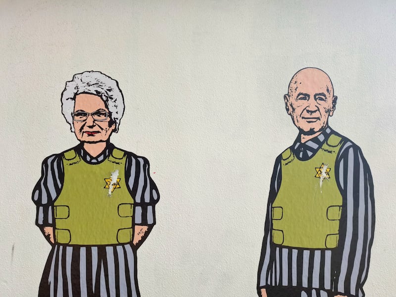 Liliana Segre e Sami Modiano: vandalizzato il murale a loro dedicato 3
