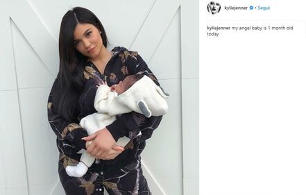 Kylie Jenner mostra la figlia sui social  2