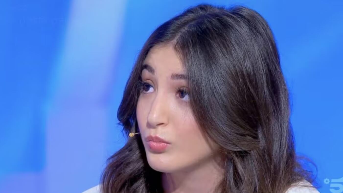 “Fammi parlare “. E la figlia gela il padre a C’è posta per te. Cosa è successo