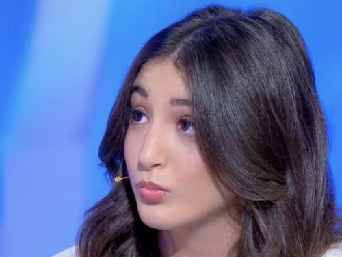 “Fammi parlare “. E la figlia gela il padre a C’è posta per te. Cosa è successo