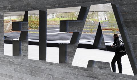 Terremoto nella Fifa: arresti per corruzione 4