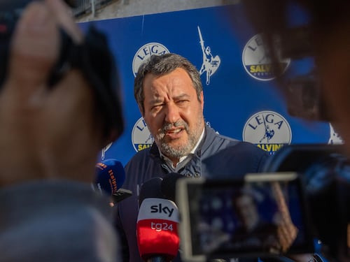 Salvini “lascia” e raddoppia. Al congresso senza sfidanti