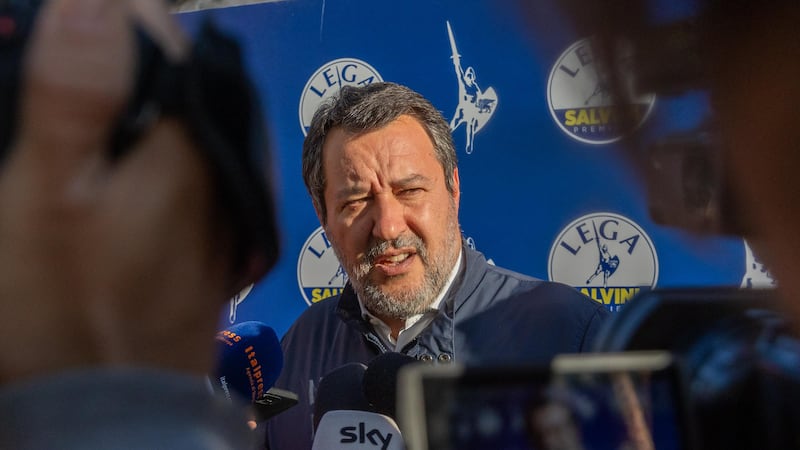Salvini “lascia” e raddoppia. Al congresso senza sfidanti