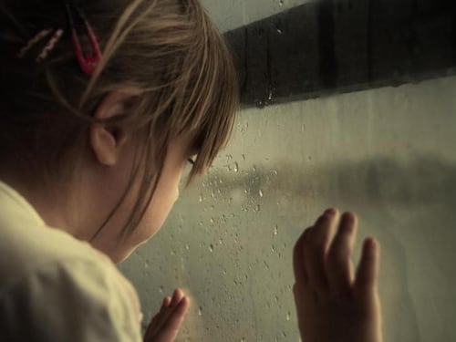 Stupro a Reggio Emilia, abusi sulla nipotina: assolto lo zio disabile