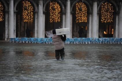 Allerta per l’acqua alta a Venezia che questa mattina ha registrato 120 cm sul livello medio del mare 4