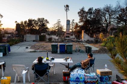 Le impressionanti immagini dall'alto della devastazione di Los Angeles 4