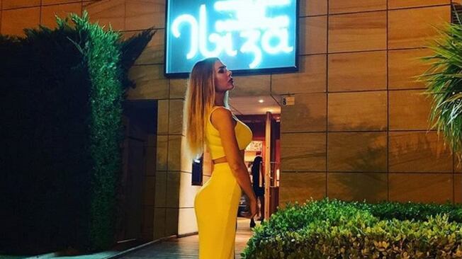 Ilary Blasi criticata al matrimonio della sorella: "Che caduta di stile"