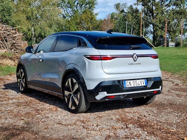 Renault Megane E-Tech Electric: guarda la gallery del crossover ibrido 13