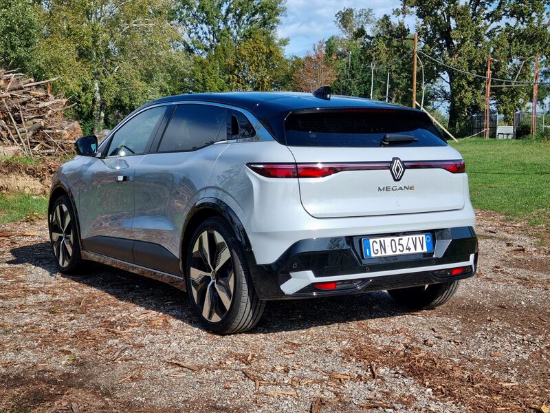 Renault Megane E-Tech Electric: guarda la gallery del crossover ibrido 13
