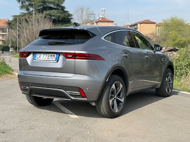 Jaguar E-Pace P300e PHEV: guarda la gallery del SUV premium plug-in 13