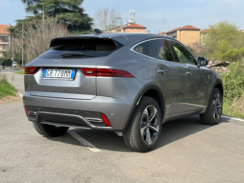 Jaguar E-Pace P300e PHEV: guarda la gallery del SUV premium plug-in 13