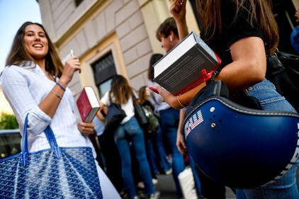 Maturità 2019: gli studenti all'ingresso del Liceo Parini a Milano 1