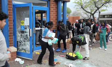 Baltimora come Ferguson: guerriglia dopo la morte di un nero 8
