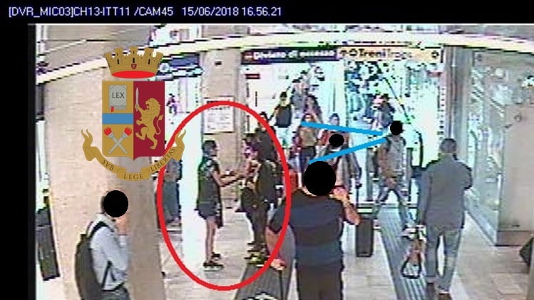 Milano, ladre rom in manette: si fingevano ricche arabe per borseggiare i turisti