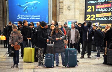 Blitz alla stazione di Bologna: treni in ritardo 12