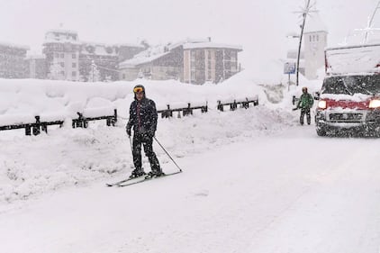 Maltempo, strade interrotte a Cervinia 17